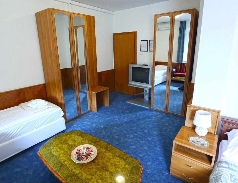 Hotel Wesselenyi ジュール エクステリア 写真